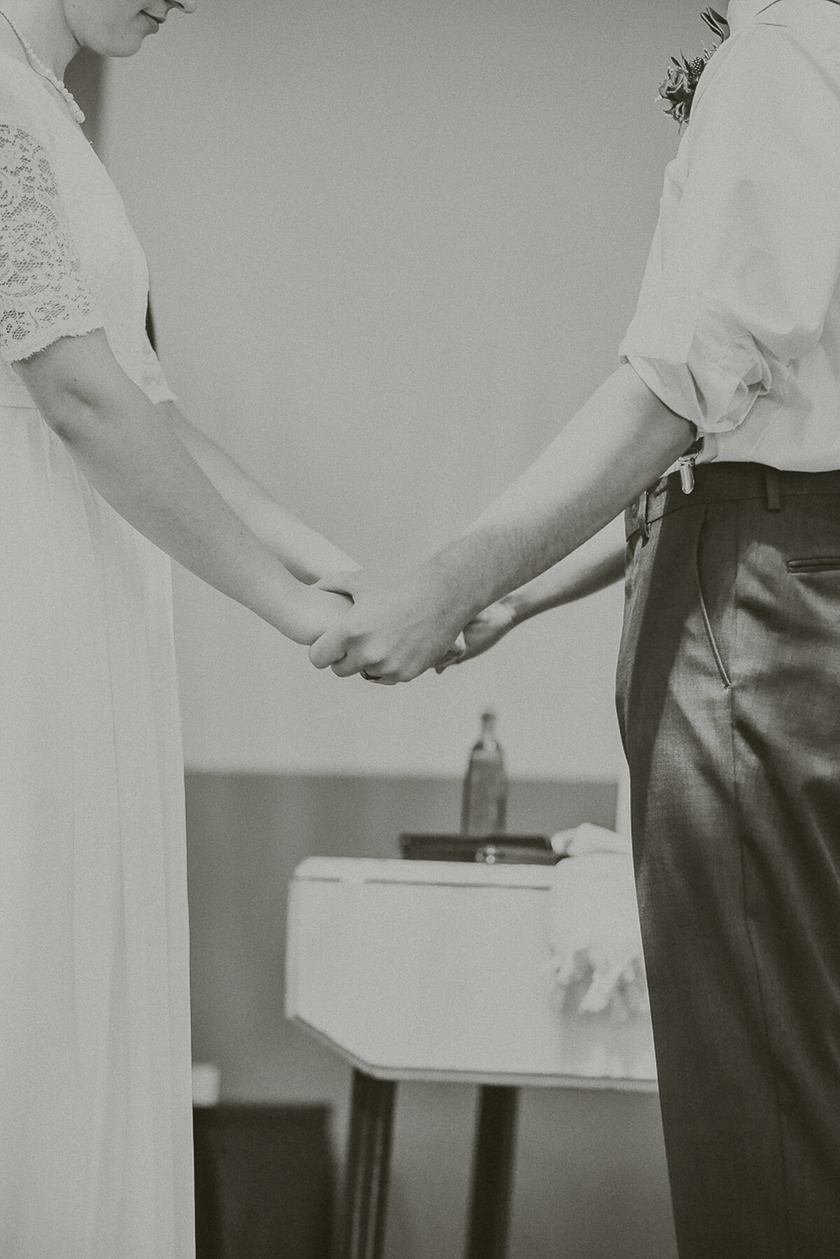wedding ceremony | Iowa wedding photographer | Iowa Photographer | Playlife | Cedar Rapids | Iowa City | Kalona | Alaynna Ann Schwartz-102