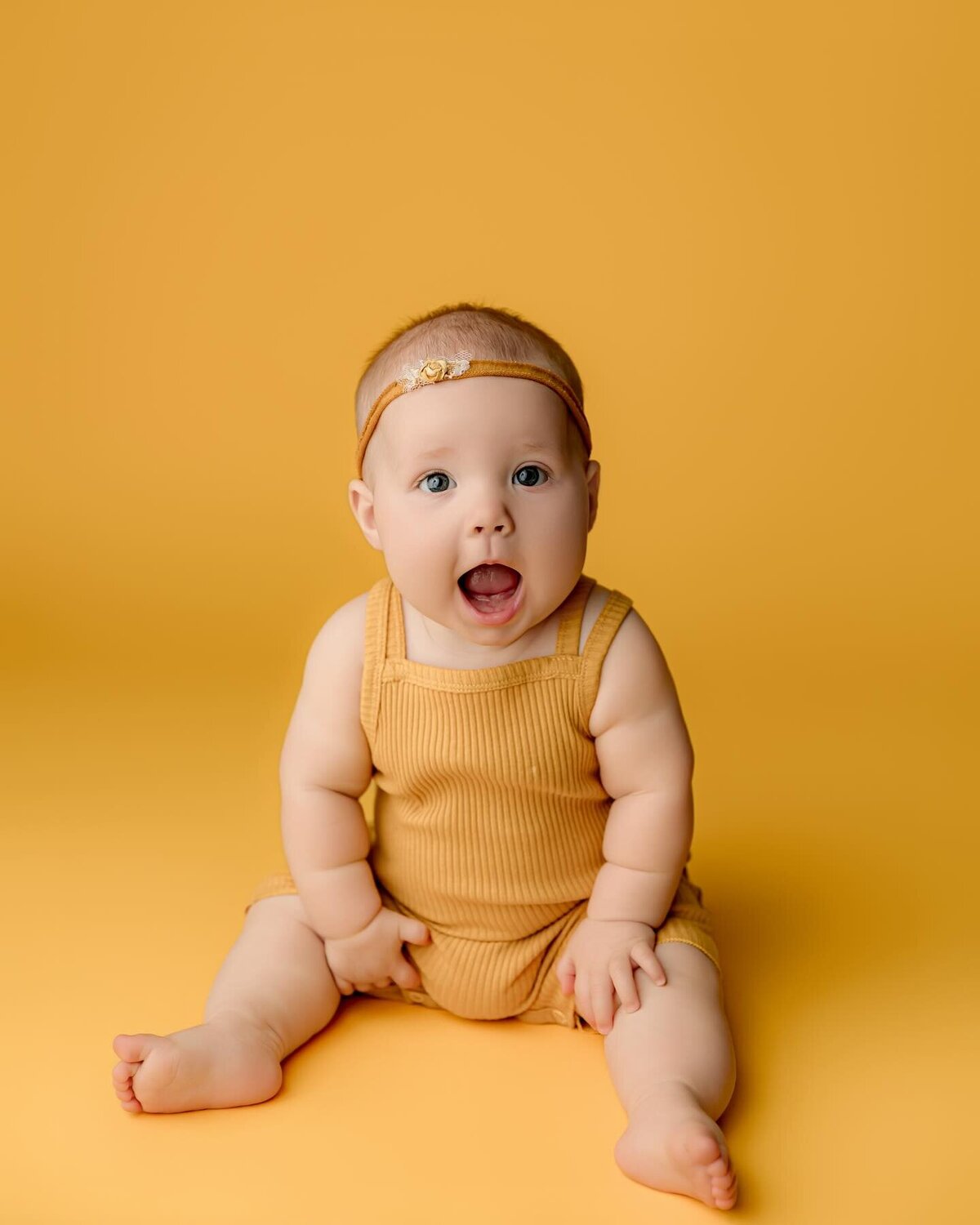 6 month milestone pictures in phoenix Arizona at baby portrait studio