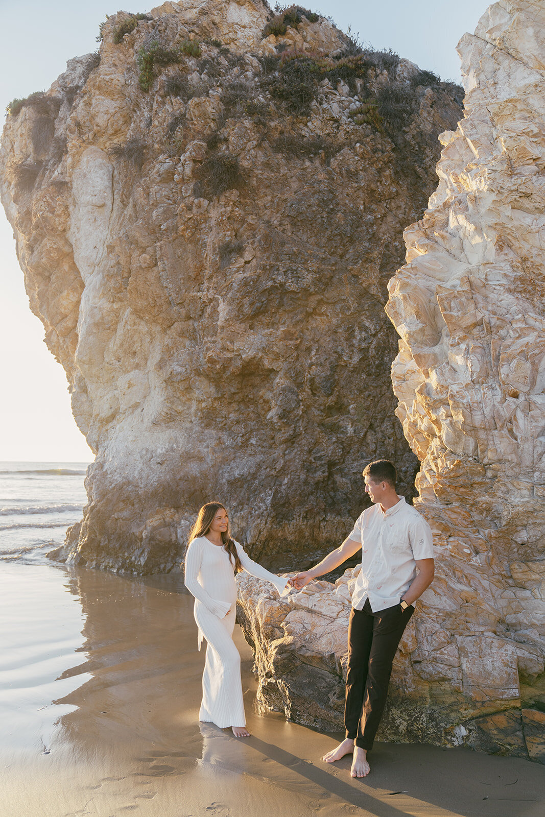 golden-hour-shell-beach-maternity-photography-by-samantha-anne5