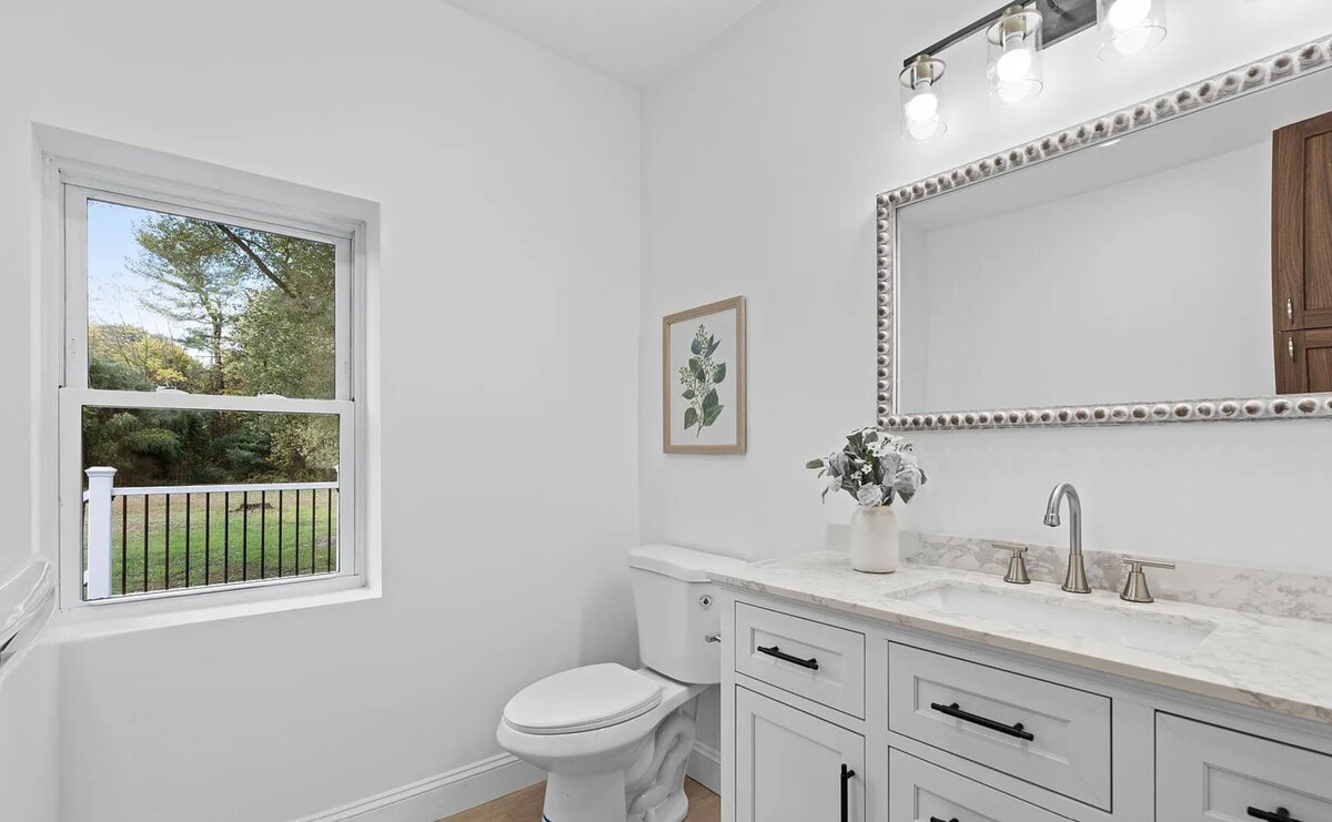 Kelly DeTommaso Elegant Transitions Vacant Home Staging Colmar PA Laundry Powder Room 2