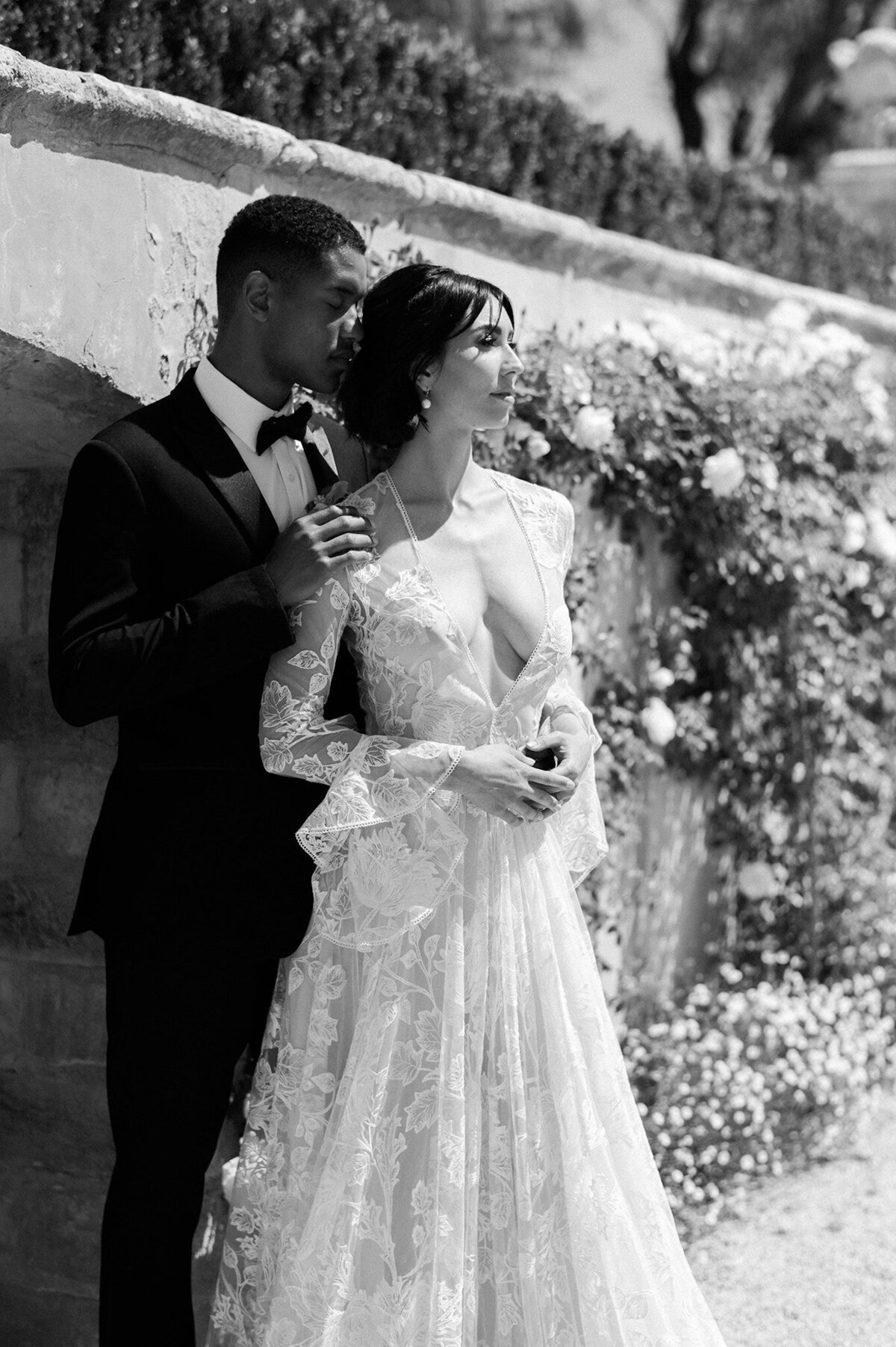 From grand celebrations to quiet exchanges, our luxury wedding photography in France portrays the genuine beauty of your love story. Our fine art lens turns fleeting moments into everlasting art.