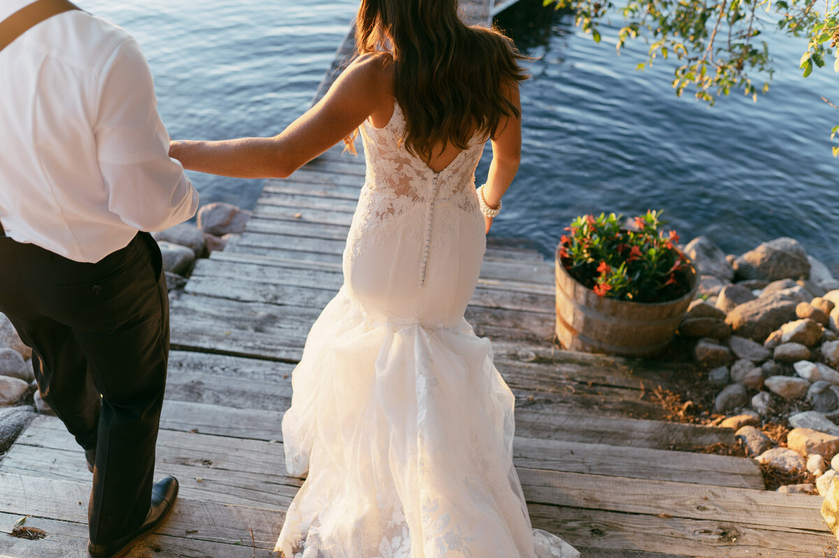 Bride and groom lakeside wedding Minnesota