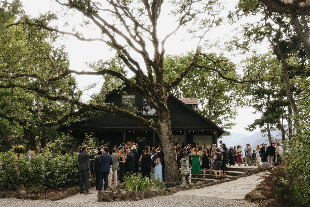 the-griffin-house-hood-river-wedding-photos-e+j-4008