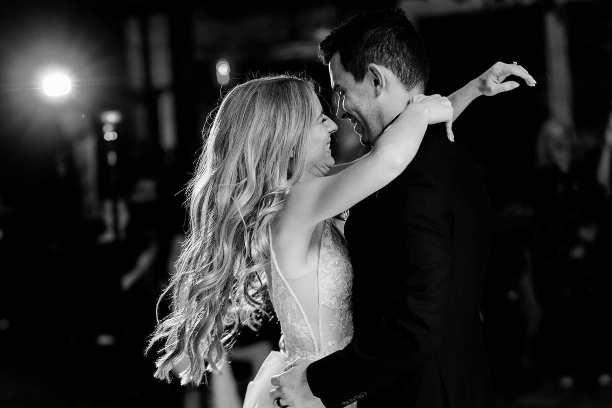 galleria-marchetti-modern-chicago-downtown-wedding-041