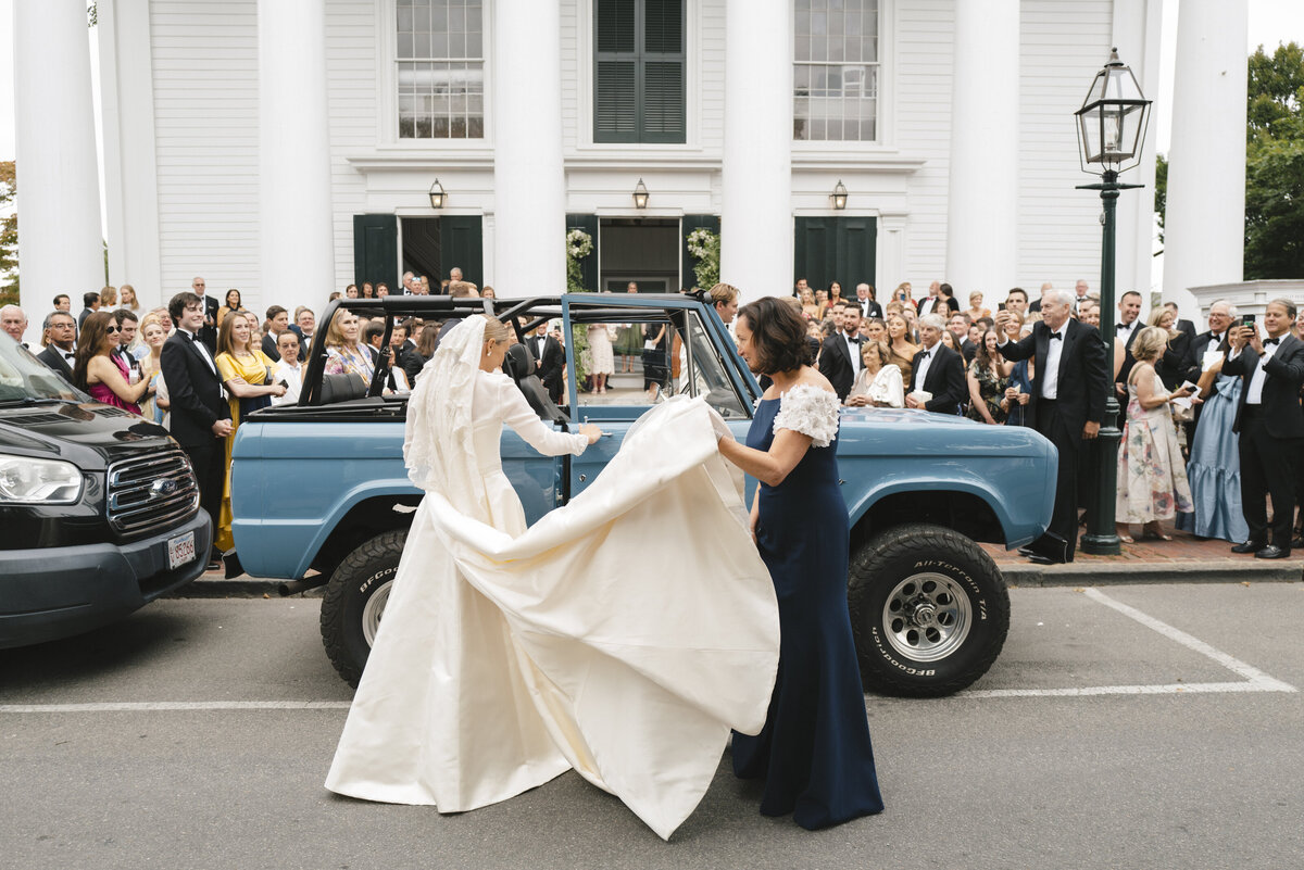 Marthas-vineyard-wedding-planner-kg-events-design-luxury-destination-weddings-private-events-corporate-events-edgartown-ma-event-designer-outdoor-tented-wedding-reception-island-wedding-vogue-wedding-pohogonot-195