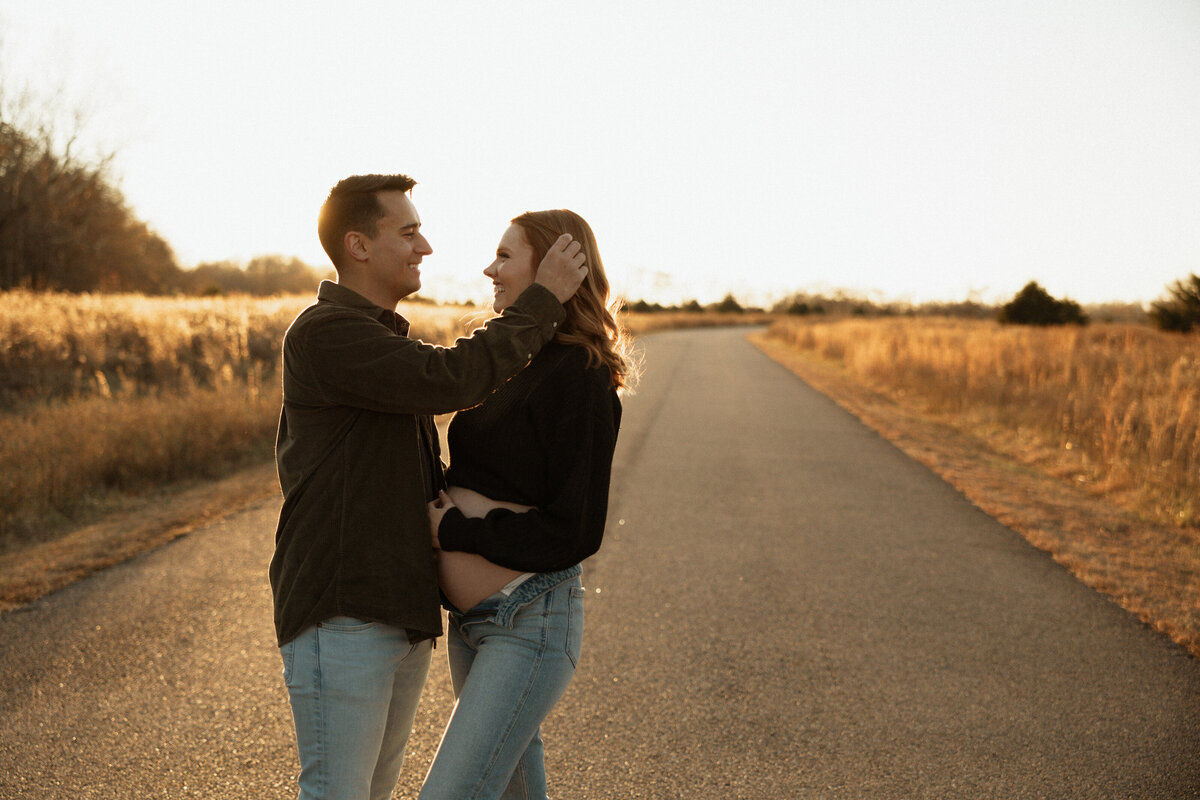 Maternity photo ideas by wedding and elopement photographer Richmond VA