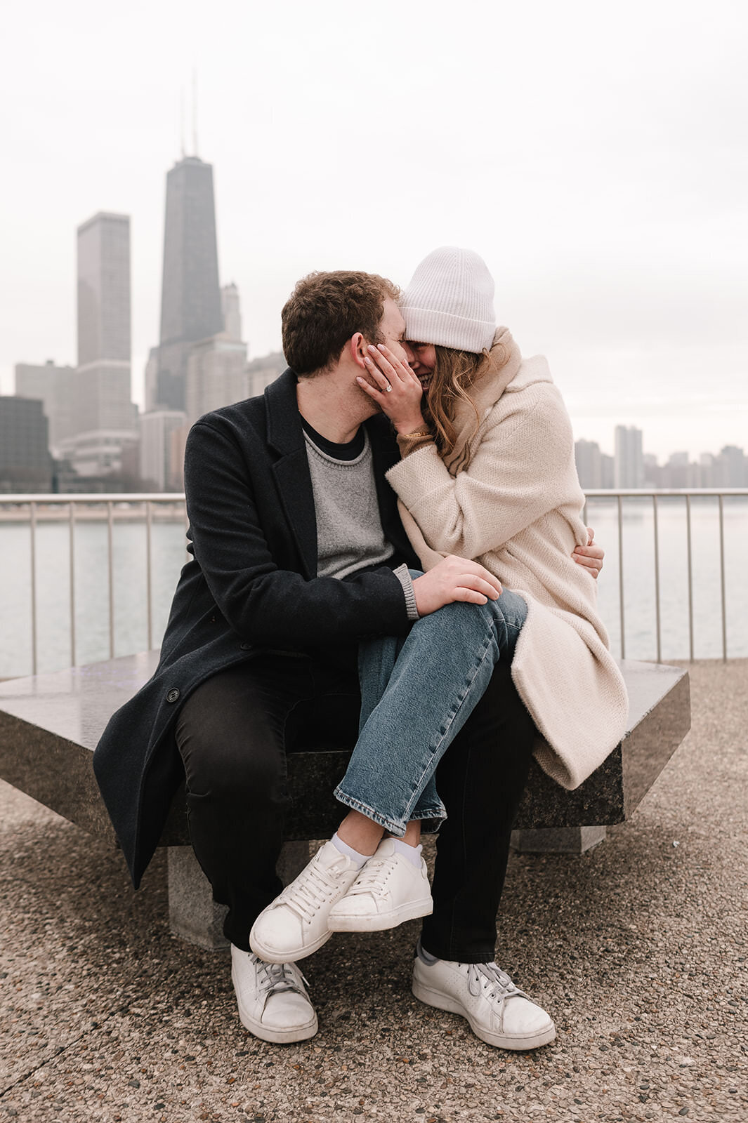 olive-park-chicago-skyline-lake-michigan-engagement-proposal-melissa-ferrara-photography01003