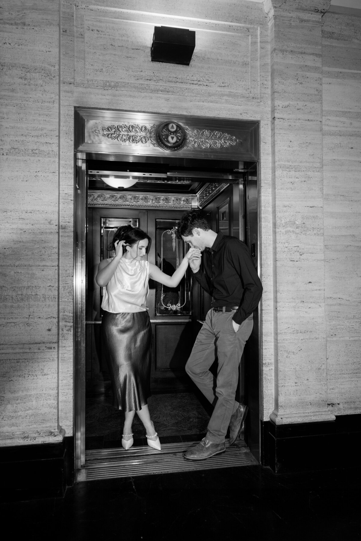 Aspen-Avenue-Chicago-Wedding-Photographer-Hilton-Palmer-House-Vintage-Hotel-Timeless-Editorial-FAV-56