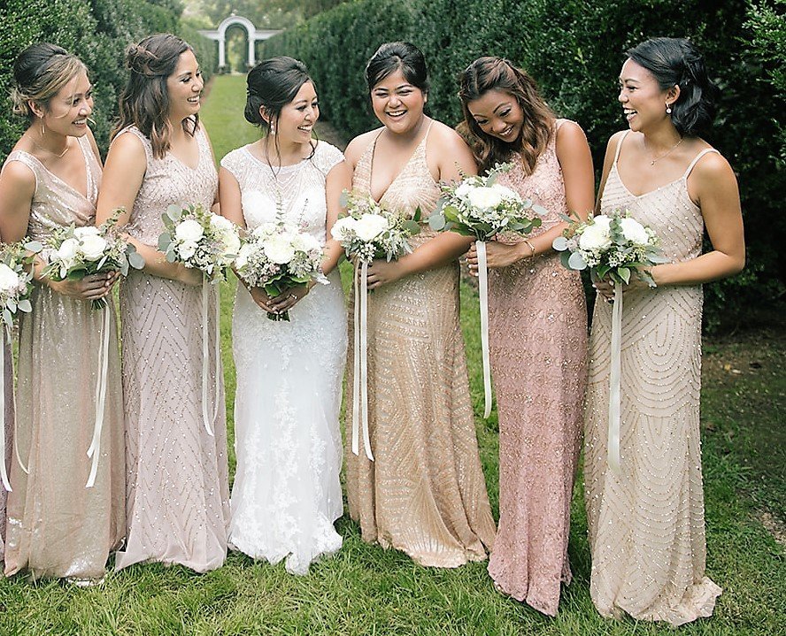 Bride and bridesmaids with bouquets at Oatlands Plantation