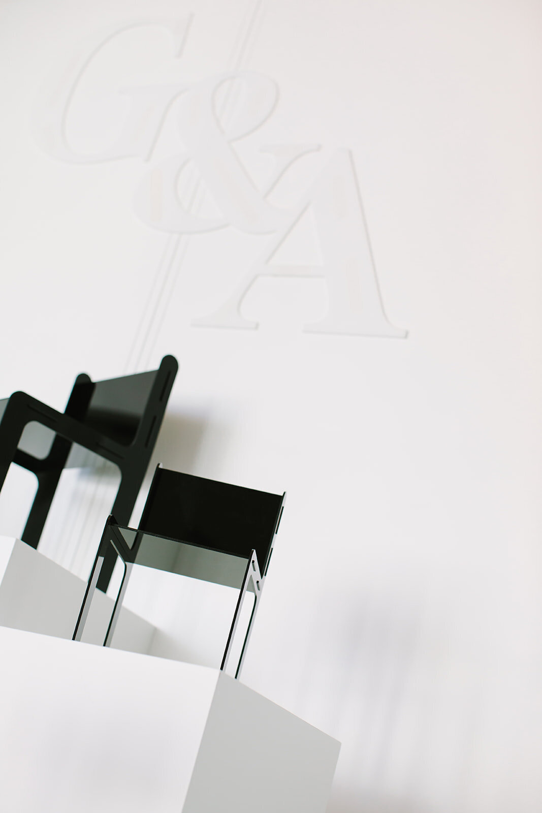modern-minimalist-art-gallery-wedding-monogram