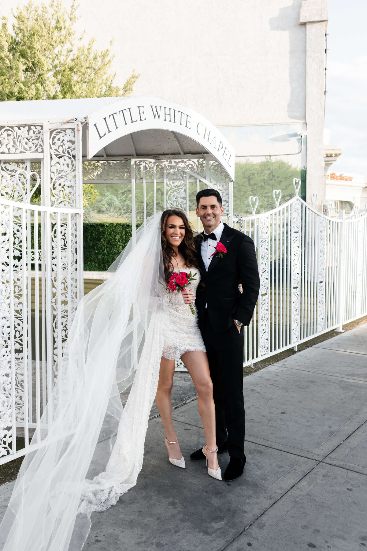 72riskyexposure_alexis-tyler_las-vegas-elopement-photography