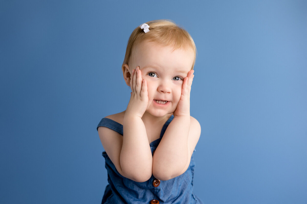 in-home-2-year-old-milestone-photography-session-Taylorsville-KY-photographer