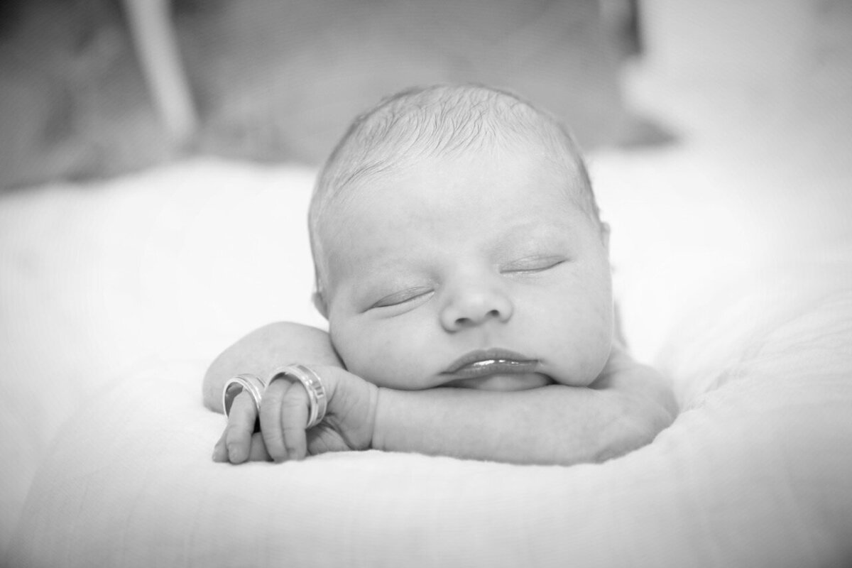 3-neborn-natural-light-orange-county-lauren-ford-photography.