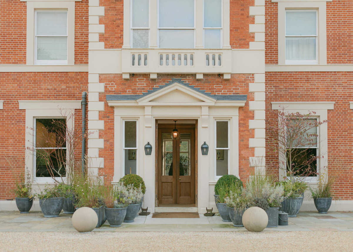 chloe-winstanley-events-heckfield-place-hotel-entrance