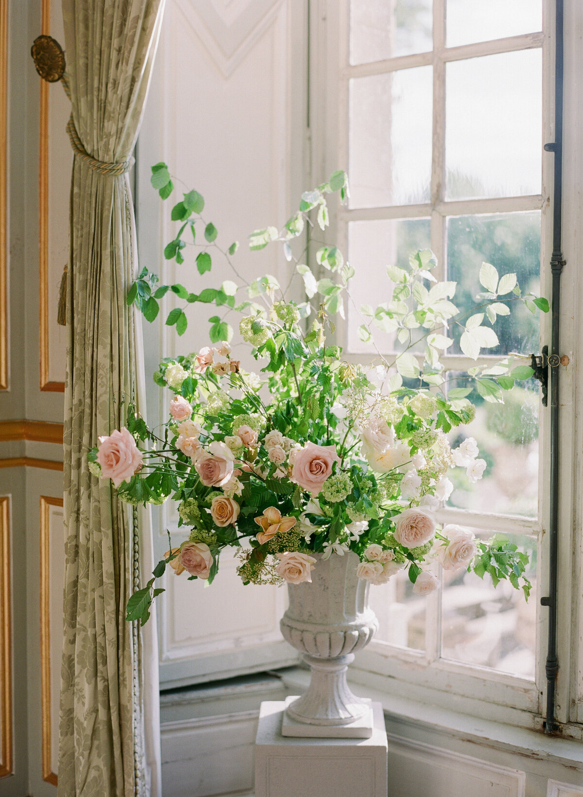 Jennifer Fox Weddings English speaking wedding planning & design agency in France crafting refined and bespoke weddings and celebrations Provence, Paris and destination Laurel-Chris-Chateau-de-Champlatreaux-Molly-Carr-Photography-86