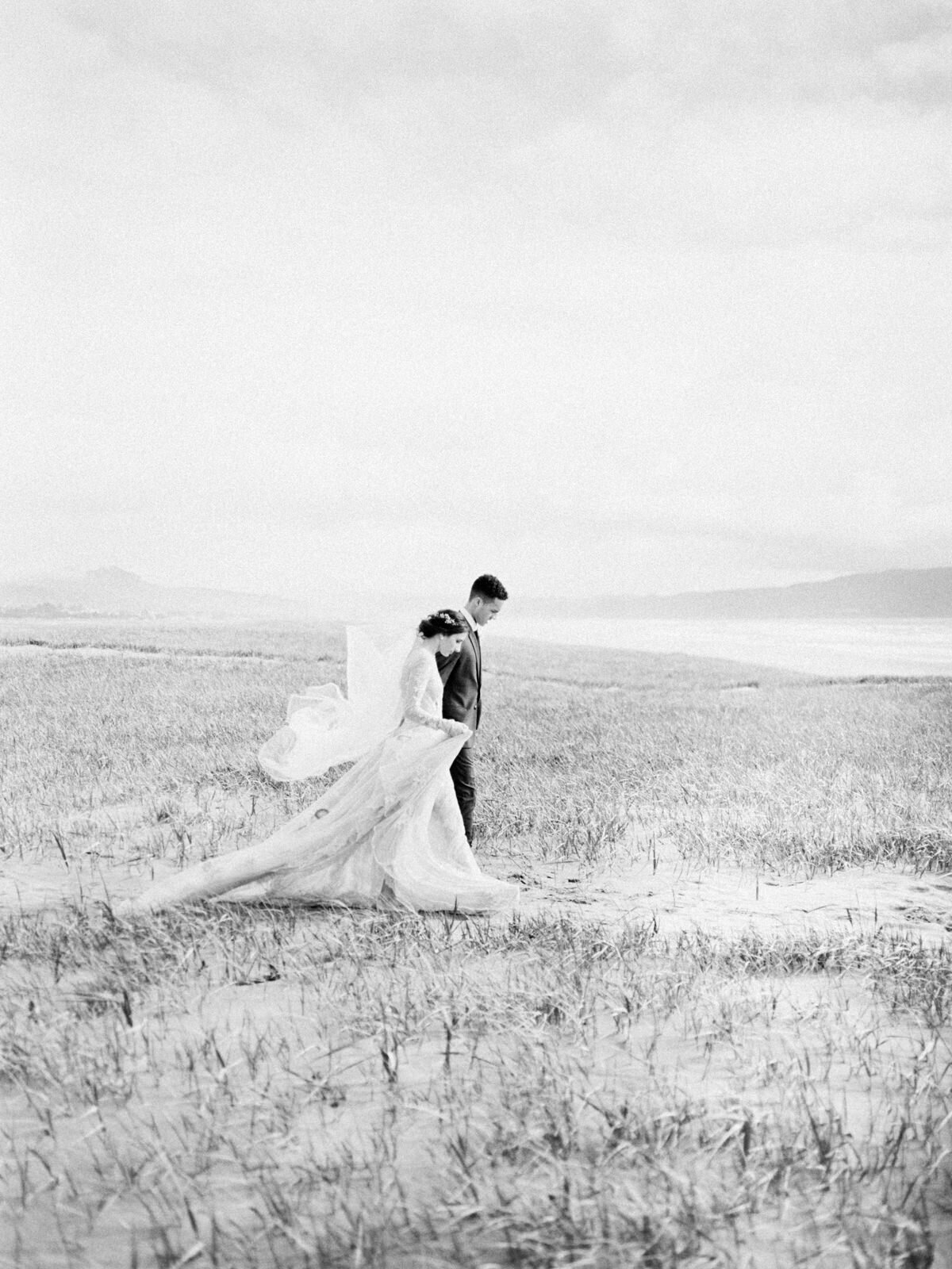 oregon-wedding-couple-kassieanaphotography.com