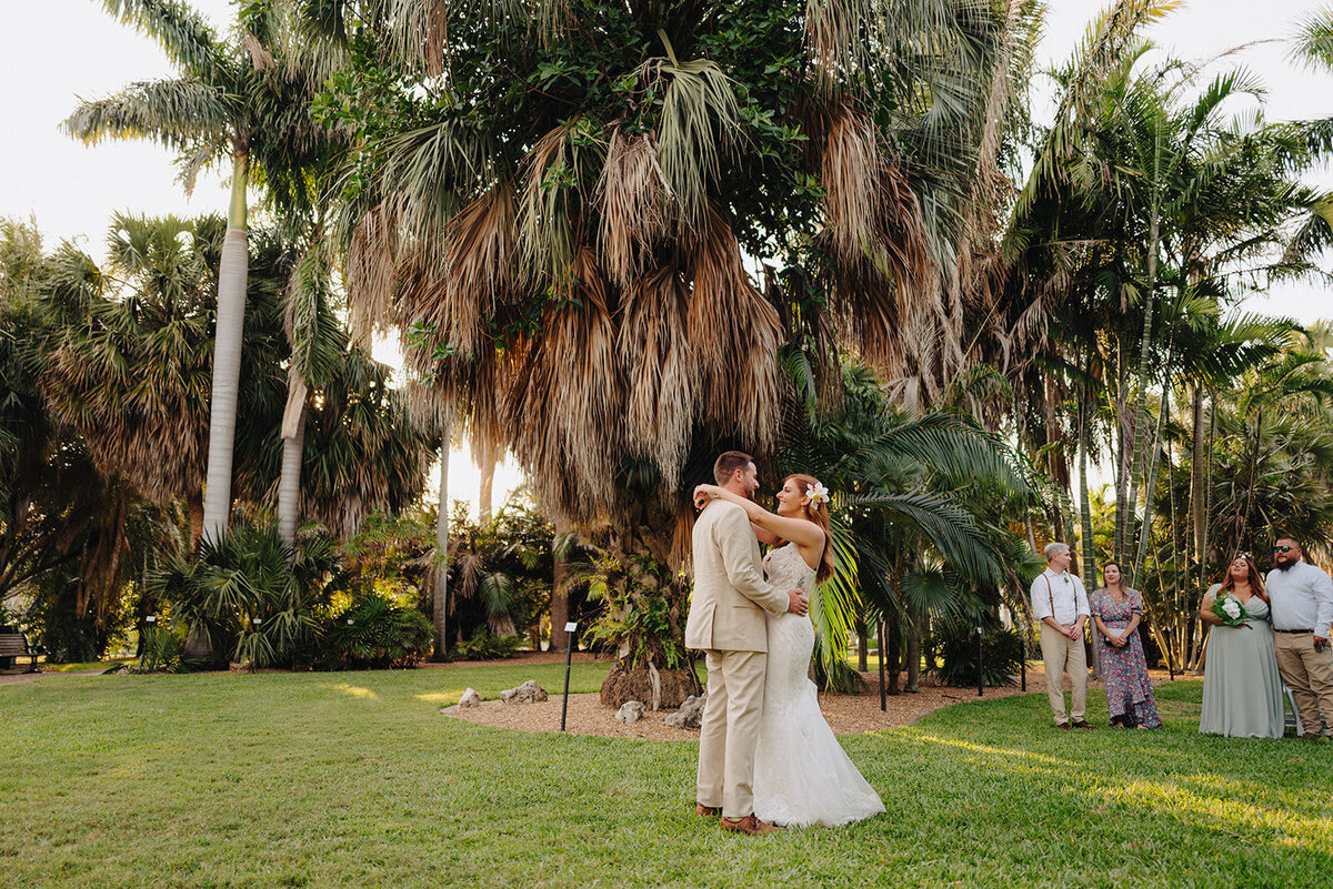 mcneile-photographer-florida-elope-gizella-kopsick-park-chantilly-chic-celebrations-13