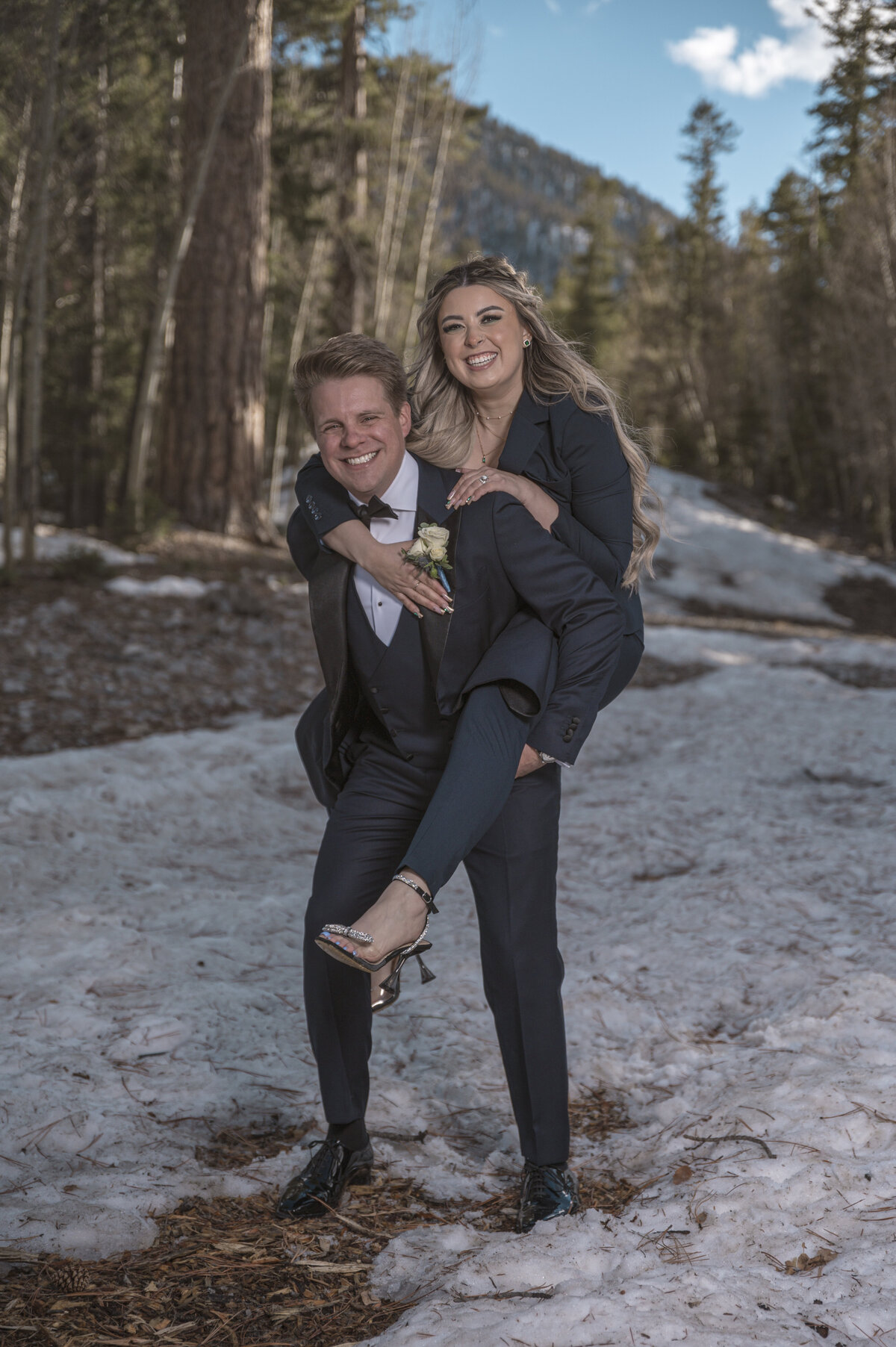 lincoln-outdoor-wedding-couple-kiss-legacy-in-light (53)