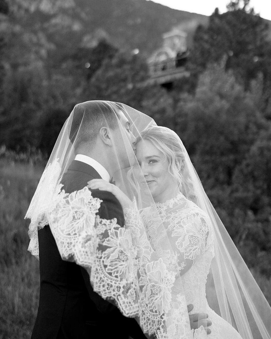 1 Olivia Frank The Broadmoor Wedding Aspen Colorado by GoBella.com8