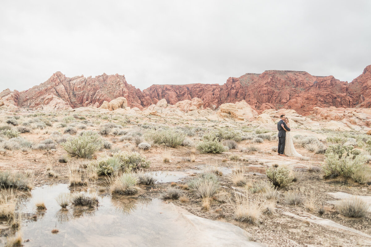 Red-Rocks-Elopement-Willow-And-Rove
