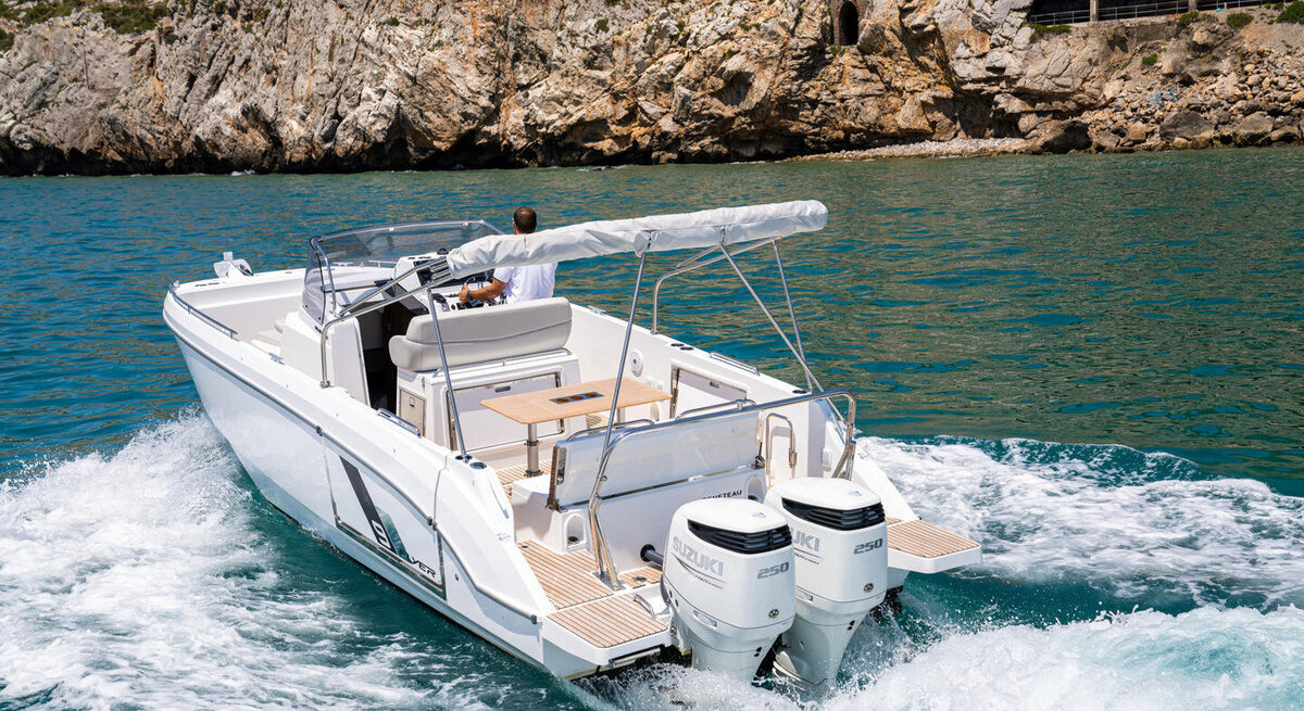 beneteau-flyer-9spacedeck-exterior-4