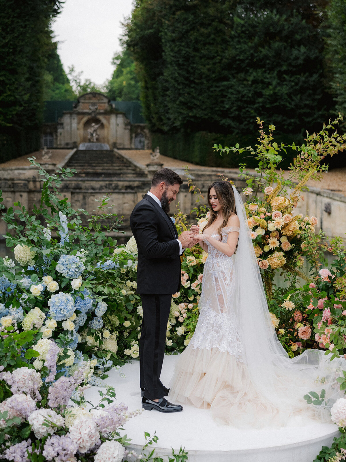 Chateau-de-Villette-wedding-florist-Floraison4