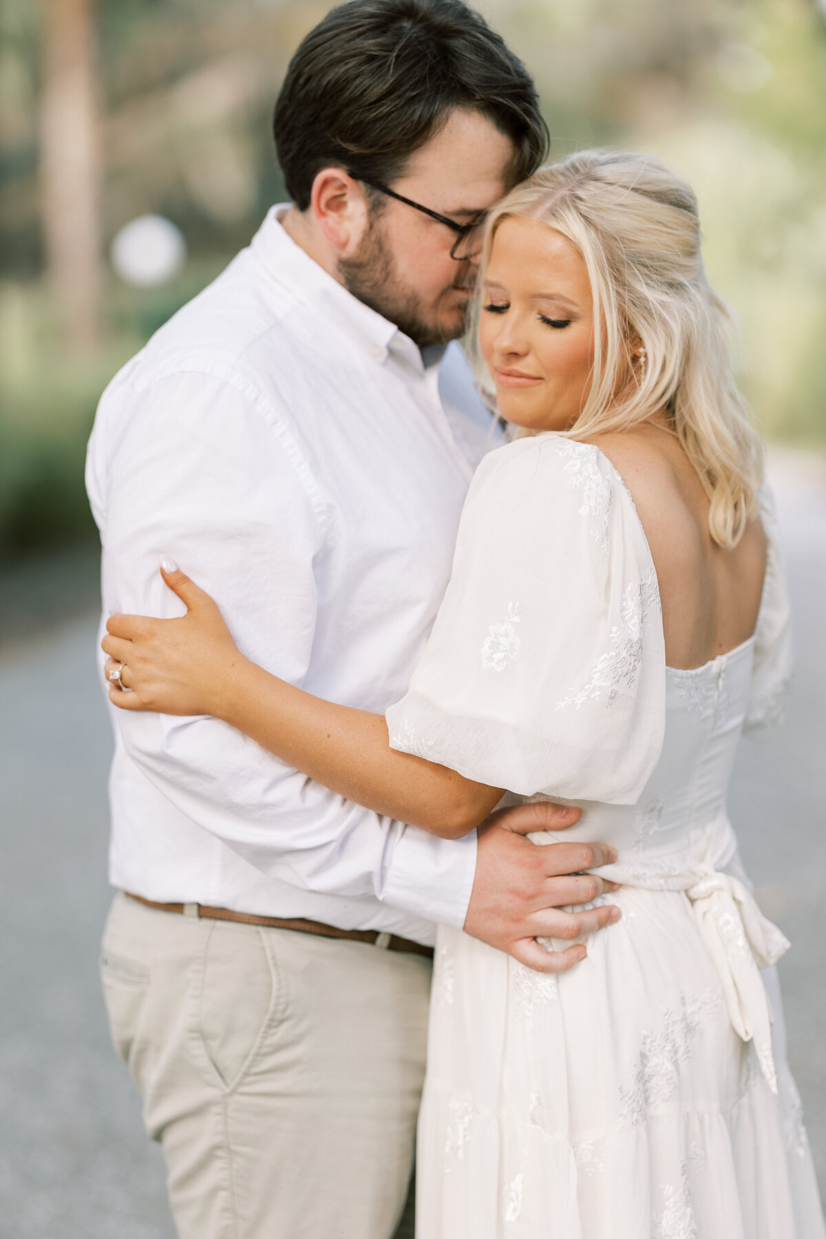 timeless-white-themed-georgia-engagement-photography-16