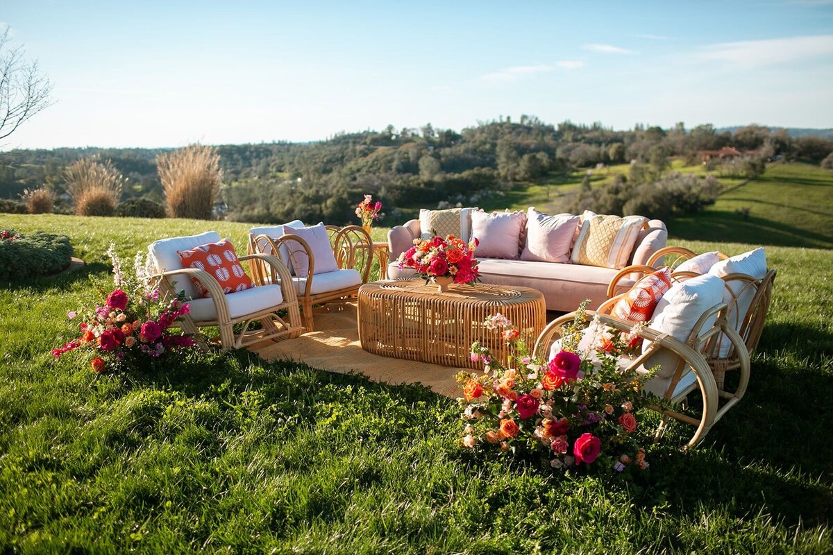 wicker-and-rattan-pink-lounge