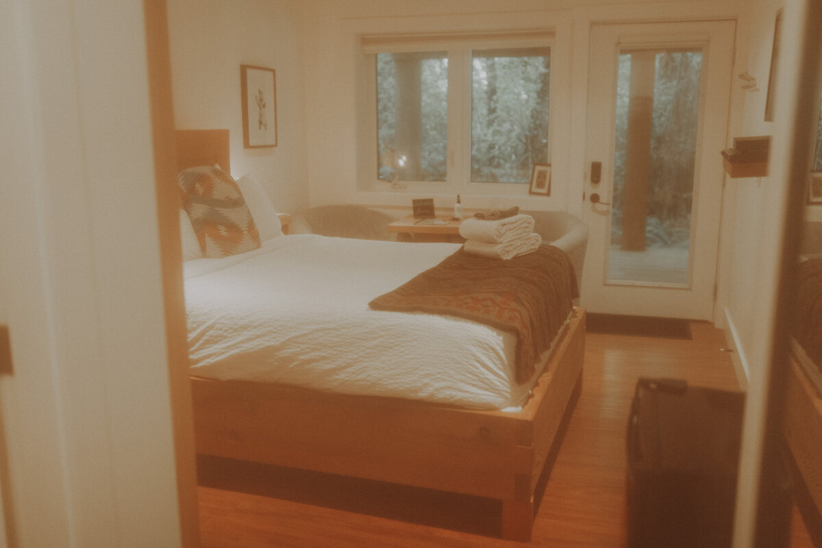 Sleepy Bear Guest House Airbnb Photography Session Ucluelet British Columbia 45622