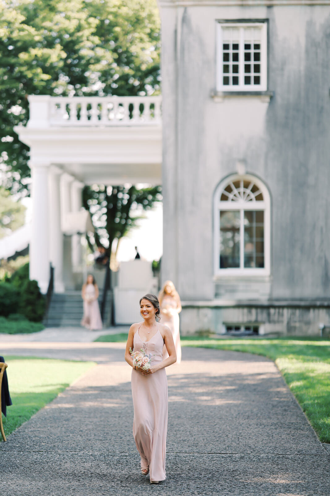 Chic wedding photography at Strong Mansion, a historic wedding venue in Dickerson Maryland.
