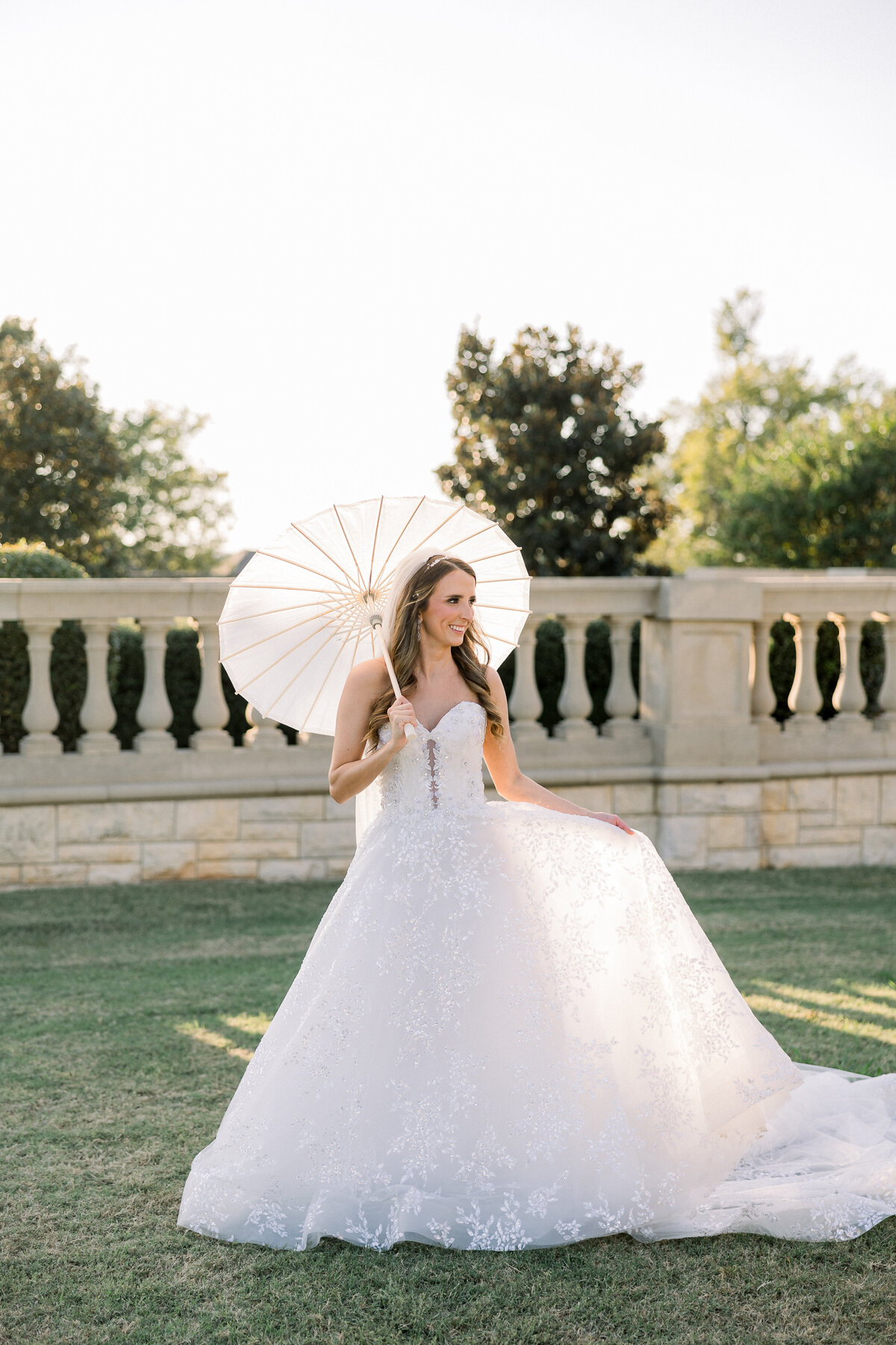 charming-bridal-portrait-with-parasole