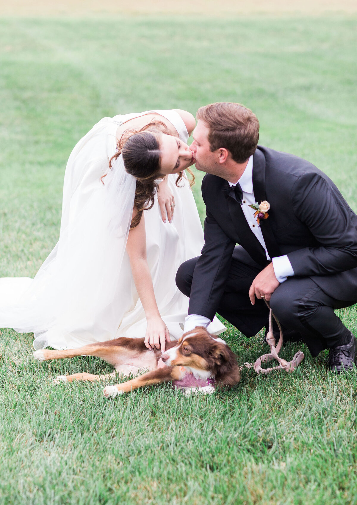 couple kissing