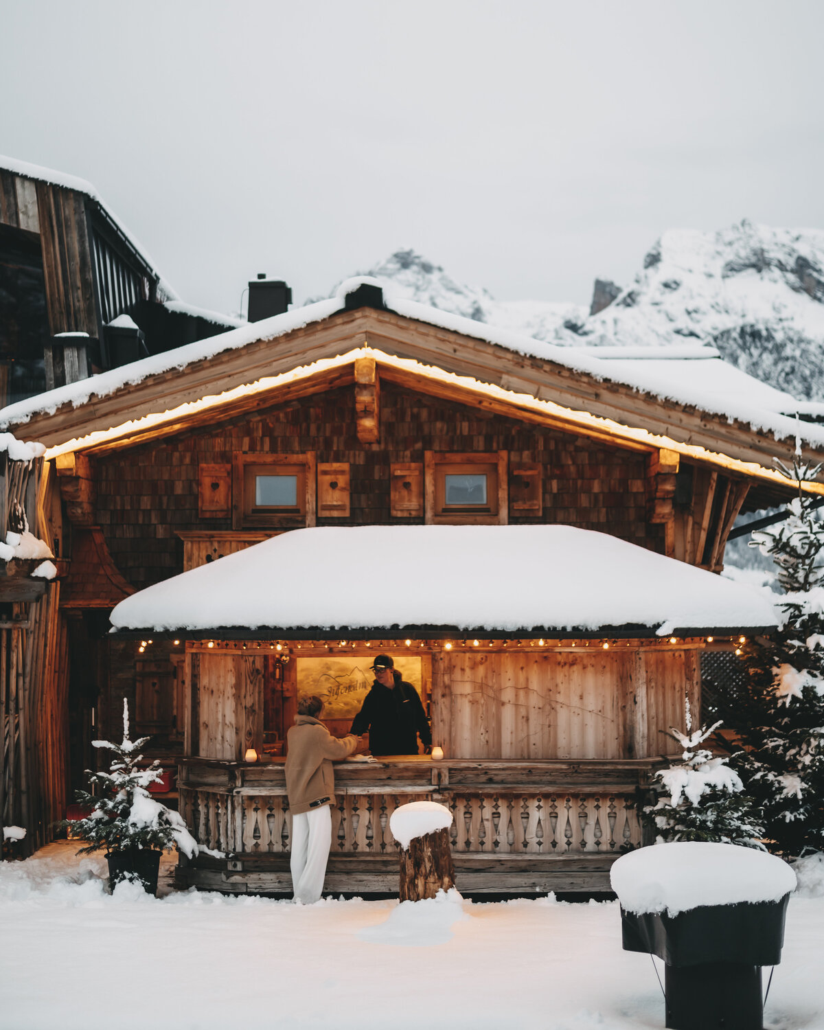 gluehwein-lagerfeuer-jufenalm-winter40
