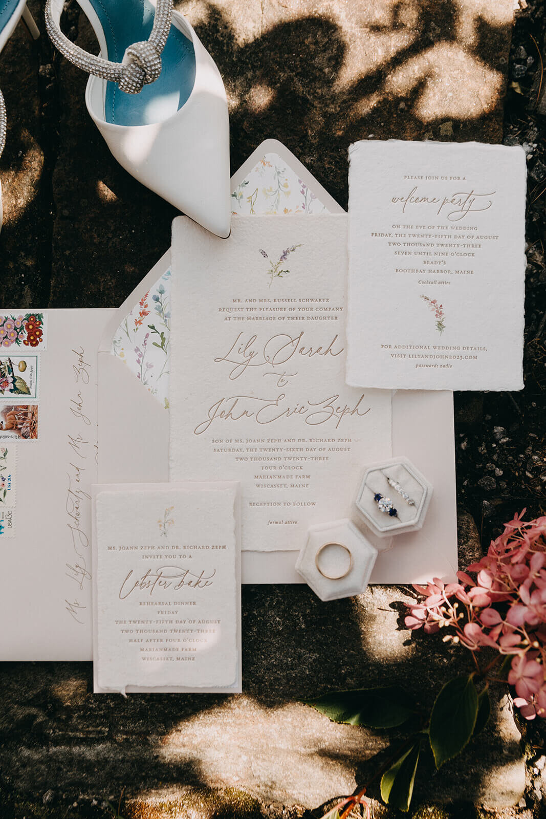 4.poeme-wedding-invitations-white-floral-paper-details