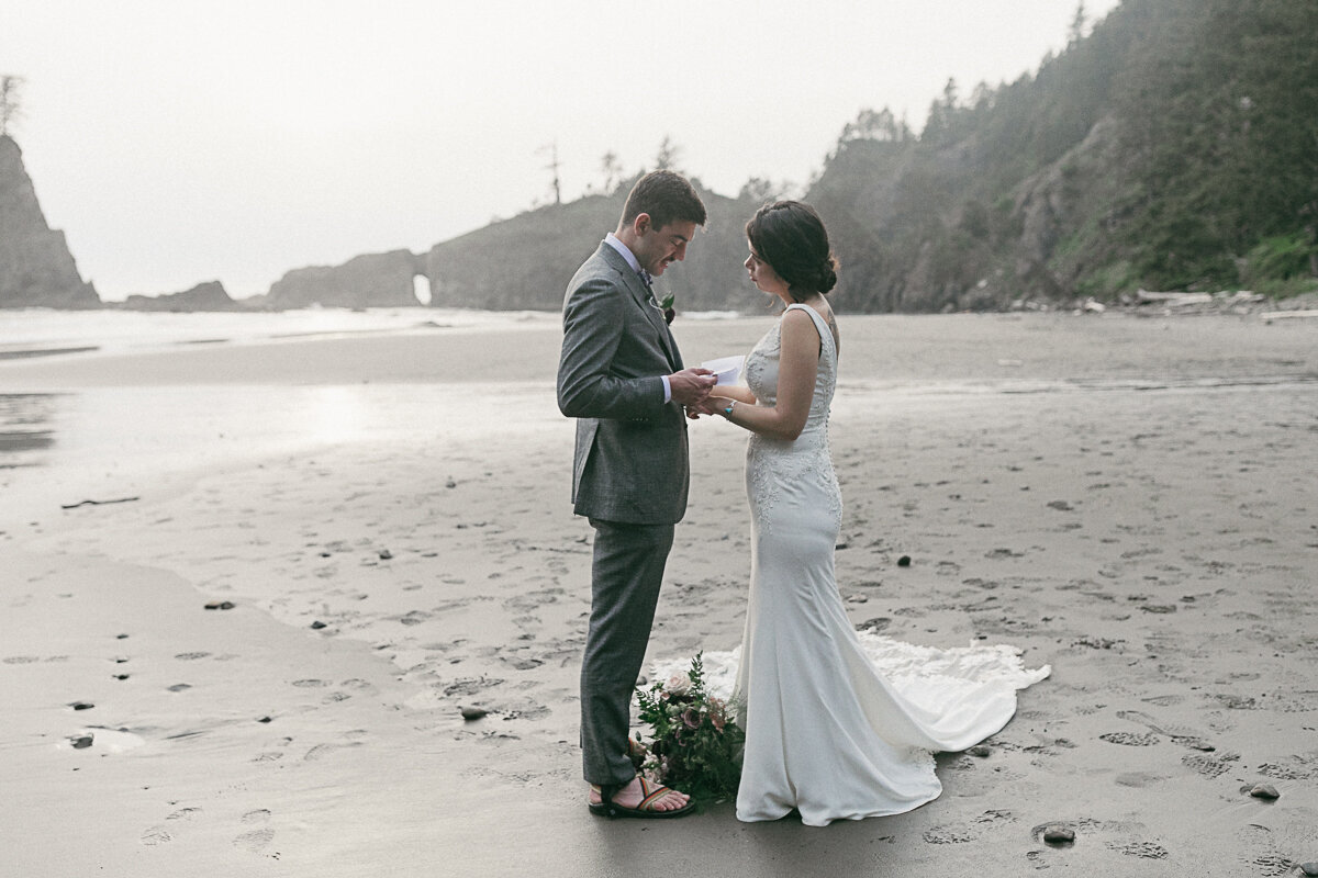 washingtonelopementphotographer-fernacreswedding-forkswashingtonwedding-pnwelopement-104