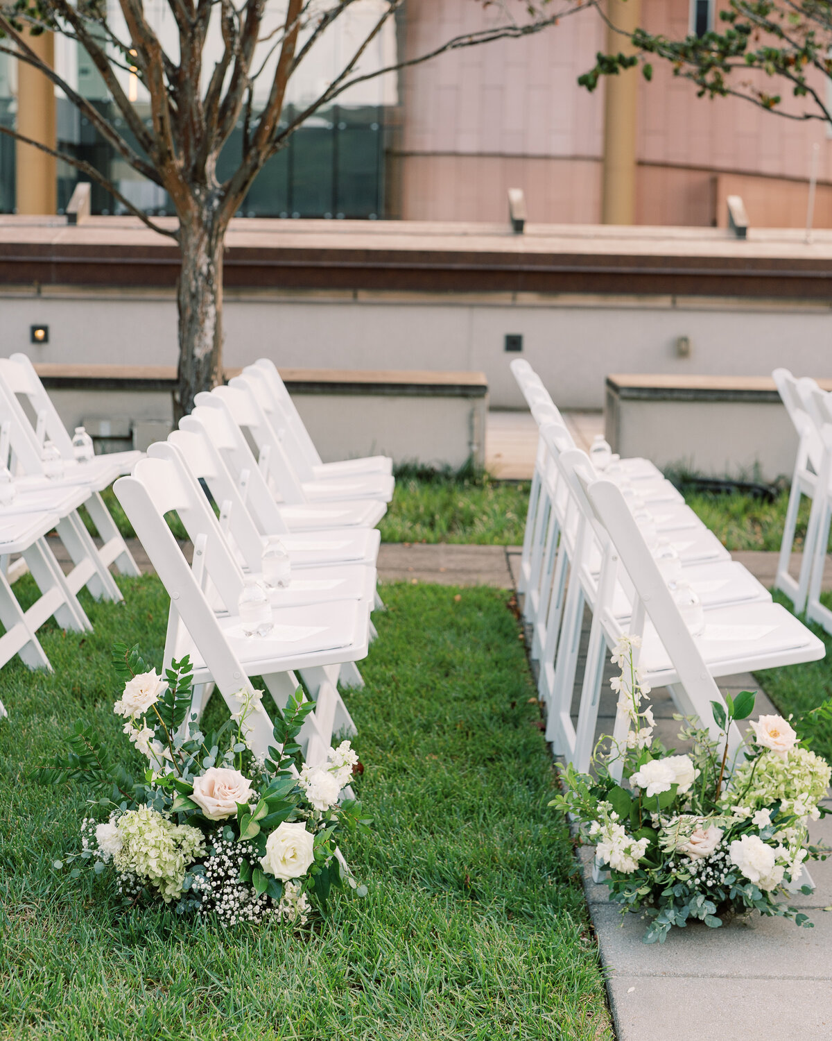 Garden-inspired floral aisle markers for summer wedding. Classic white and green wedding with timeless garden-inspired floral design. Ceremony aisle florals for summer wedding in downtown Nashville. Design by Rosemary & Finch Floral Design in Nashville, TN.