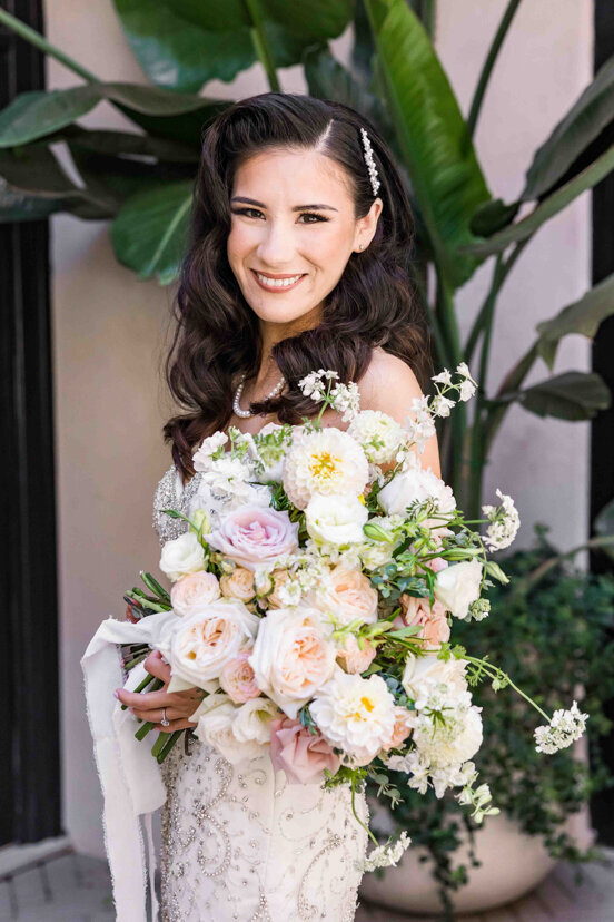 bride-with-pink-and-white-bouquet