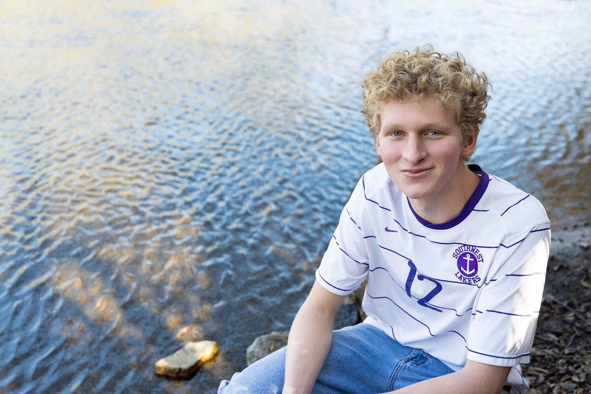 senior-boy-portrait-by-river