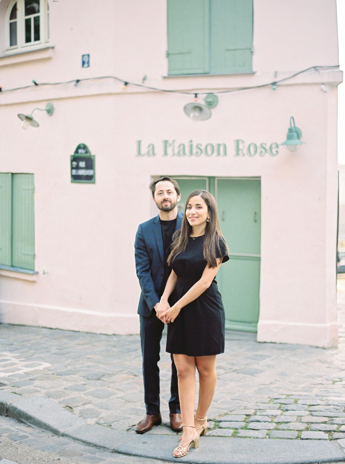Engagement-session-paris-couple-wedding-photographer-montmartre-8
