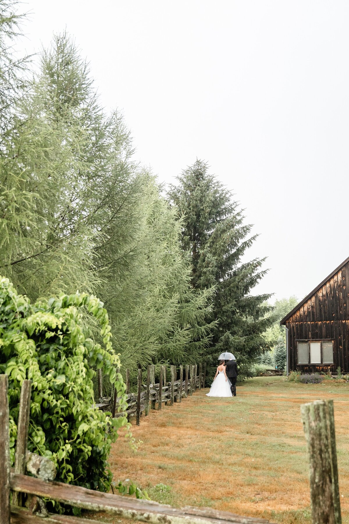 Intimate Arrowwood Farms Harvest Table Wedding | Dylan & Sandra Photography -61