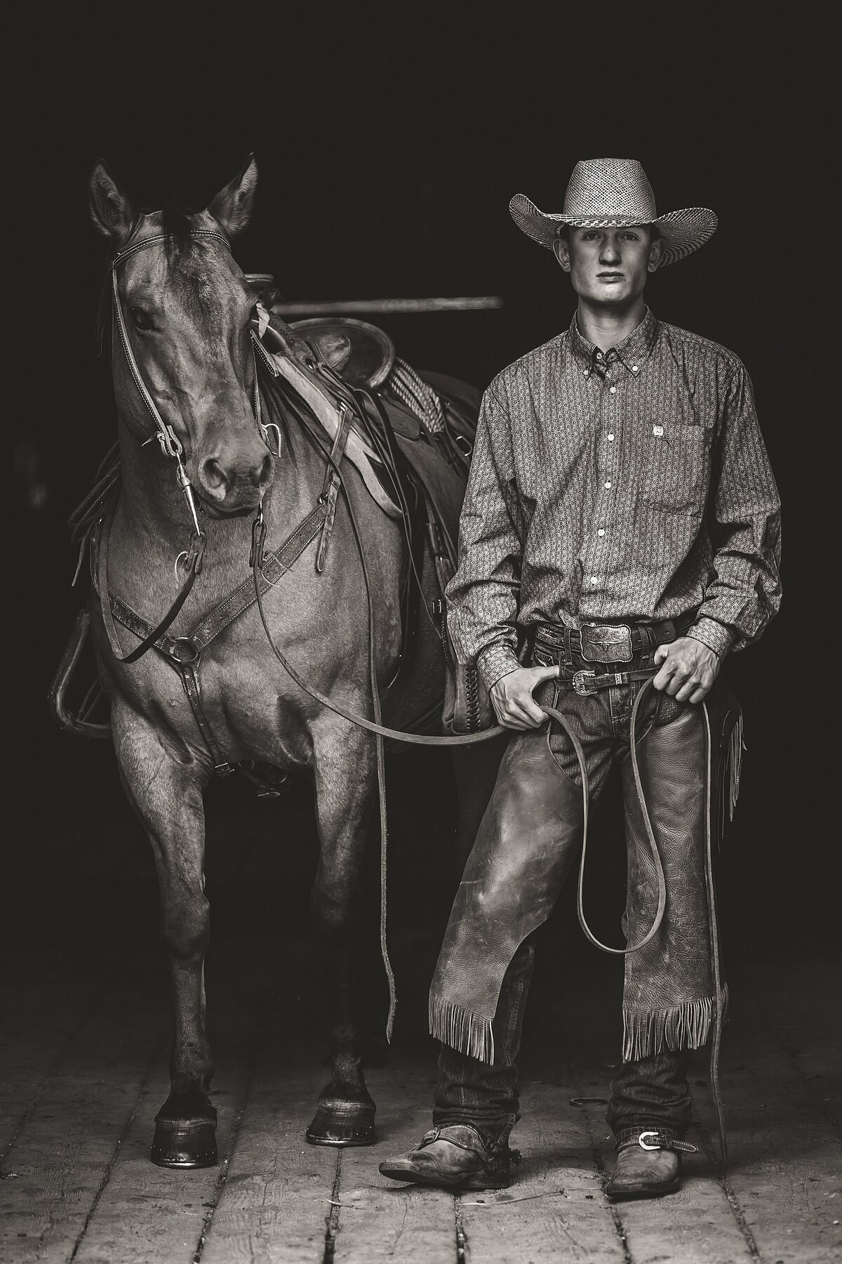 SENIORGUYDREAMINGHOLLOWPHOTOGRAPHYv4_WEB2023
