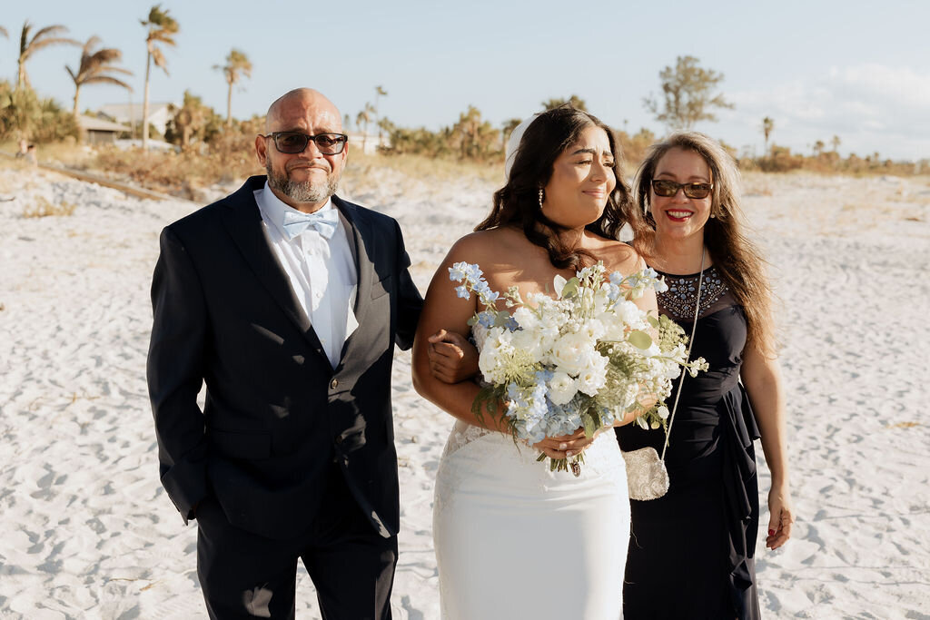 ariel-amir-photo-florida-beach-elopement-pass-a-grille-beach-chantilly-chic-celebrations-3