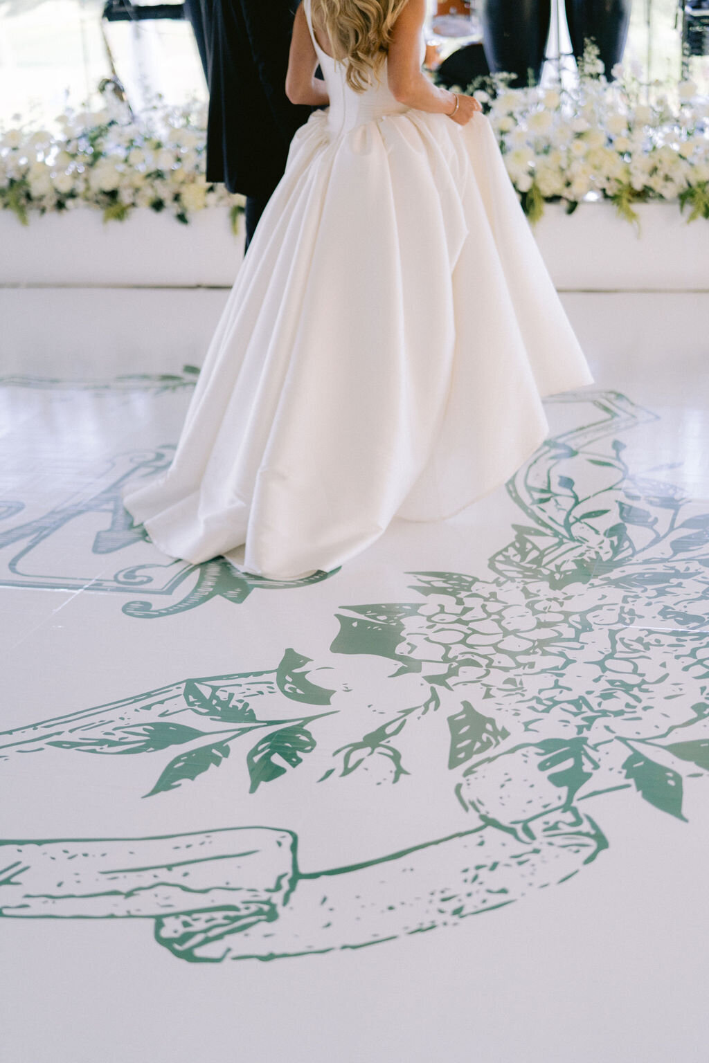NikkiSanterre_EastCoastLuxuryWeddingPhotographer_WilmingtonWeddingSocialGracesEvents_Emma&Andy-168