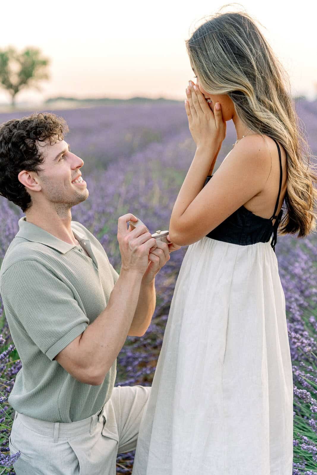 dreamy-proposal-vladislav-and-kathryn-lavender-fields-provence-andrea-marino-photography--11