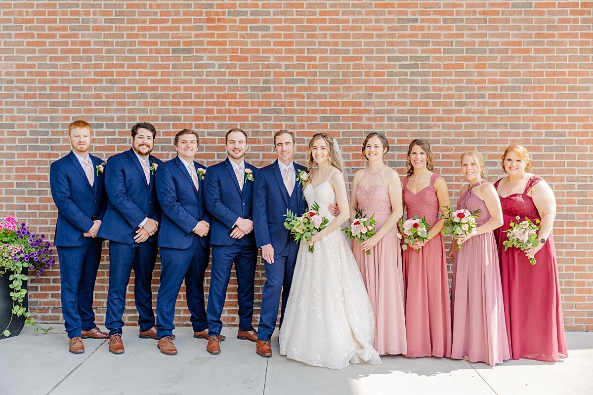 bride-and-groom-with-wedding-party