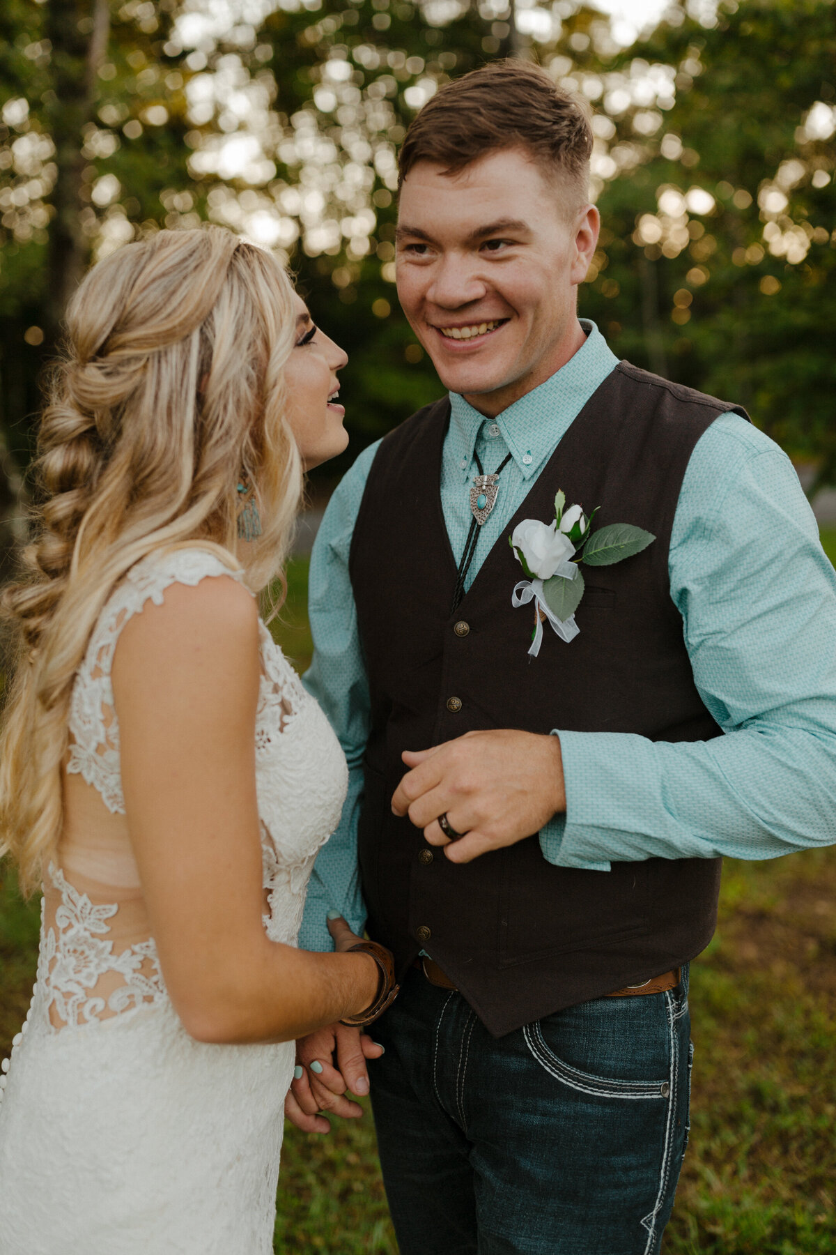 colorado-wedding-photographer-in-soddy-daisy-tennessee-at-mountain-heights-venue-near-nashville-horse-dog-lake-barn-694