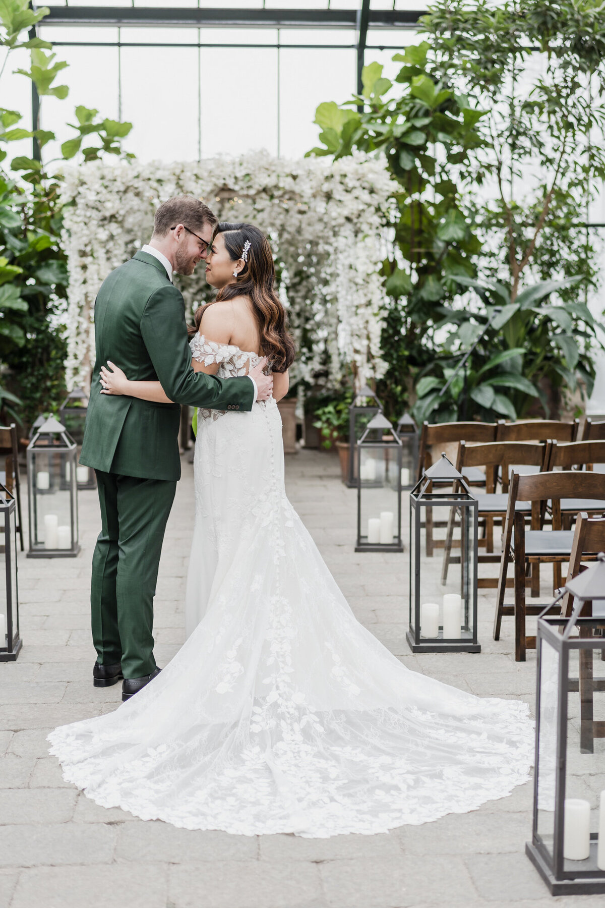 A MAGICAL WINTER PLANTERRA GARDEN WEDDING WITH A GREEN COLOR PALETTE IN WEST BLOOMFIELD, MICHIGAN PROVIDED BY KARI DAWSON PHOTOGRAPHY25