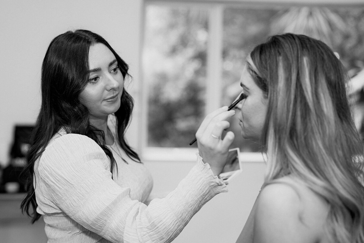 blackandwhitepaigeshipstonedoingmakeup