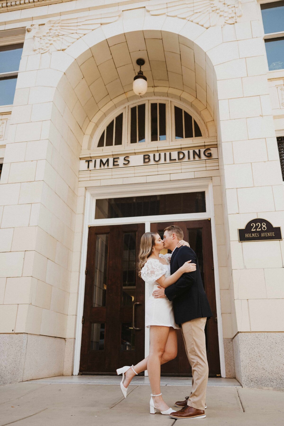couple kissing
