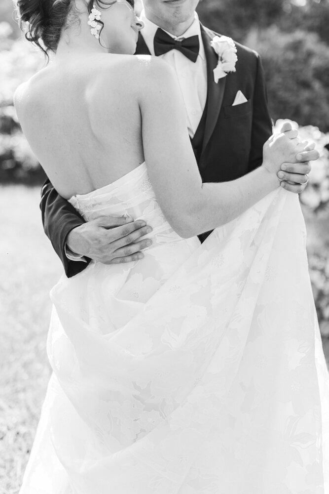 groom holding bride